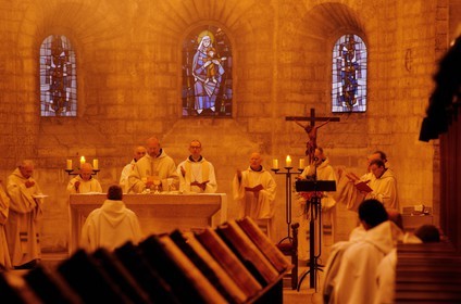 France, Drôme (26), Montjoyer, abbaye cistercienne Notre-Dame d'Aiguebelle, office religieux