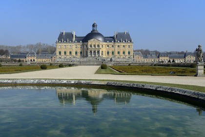 France, Seine-et-Marne (77), Maincy, le château de Vaux-le-Vicomte, façade sud du château et les jardins à la française dessinés par Le Nôtre