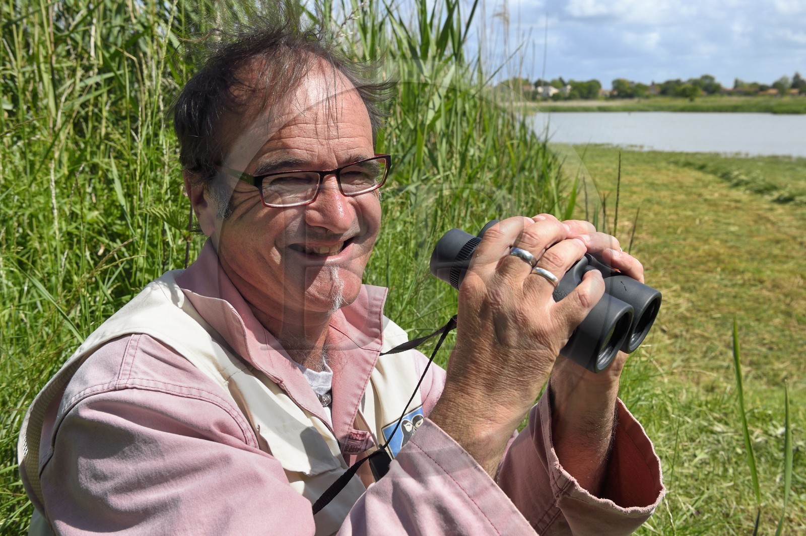 France, Charente-Maritime (17), Rochefort, observation des oiseaux à la Station de Lagunage avec Christophe Boucher, guide de la LPO