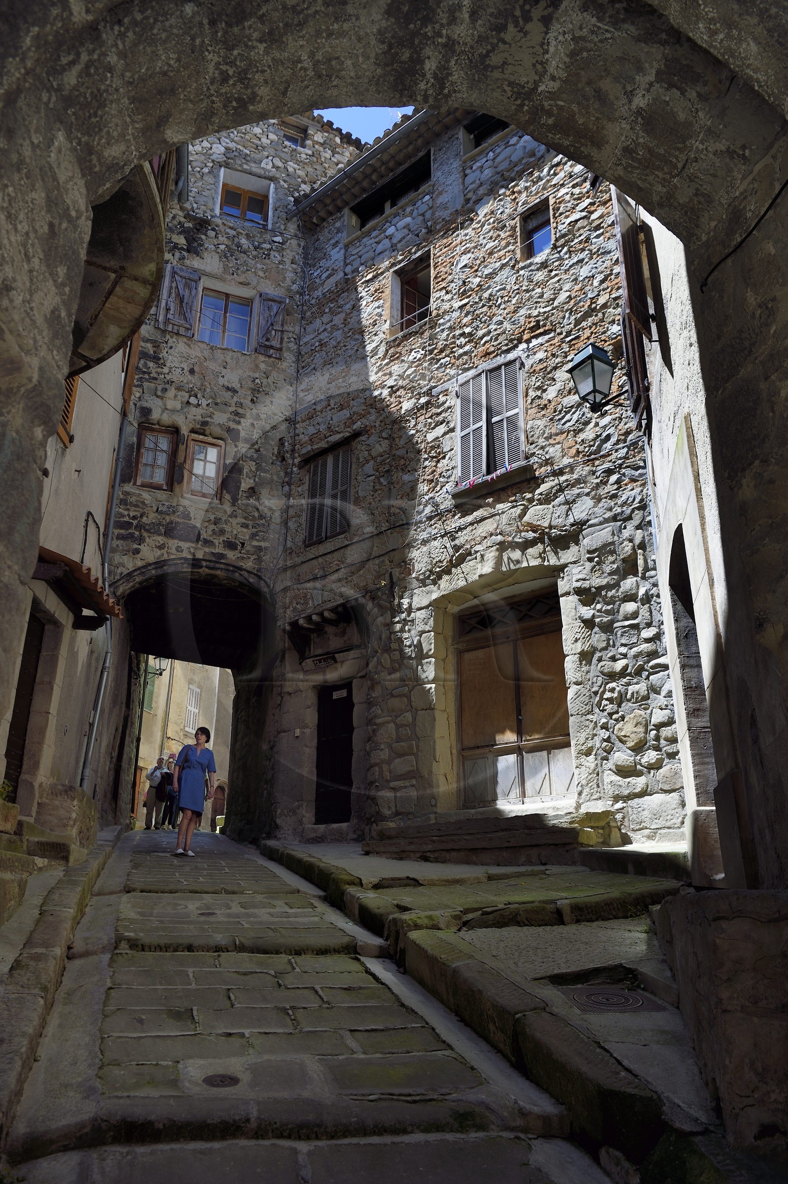 France, Alpes-de-Haute-Provence (04), Annot, ruelle médiévale dans le vieux bourg