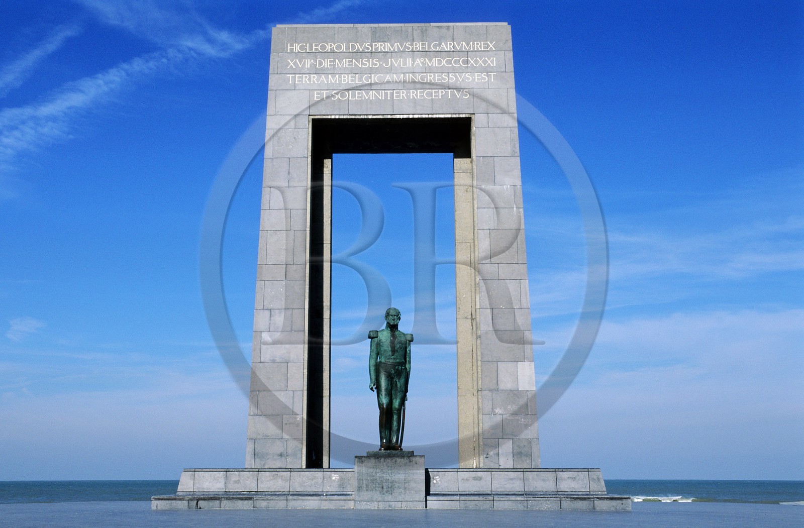 Belgique, Flandre-Occidentale, plage de De Panne, monument à la gloire du Roi Léopold 1er à l' endroit où il débarqua en 1831