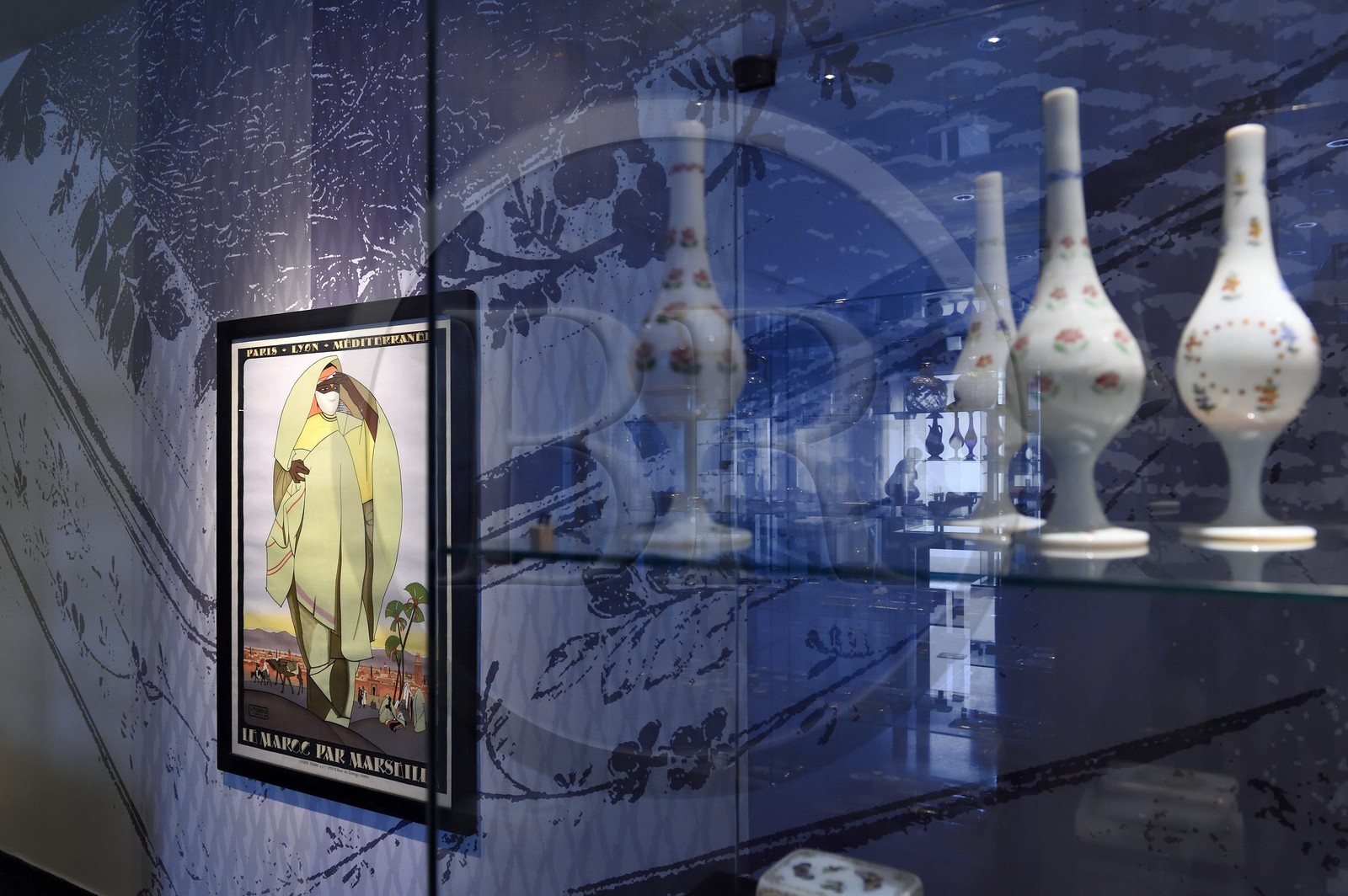 Maroc, Casablanca, musée Abderrahman Slaoui dit La Maison du Collectionneur, affiche orientaliste la Maroc par Marseille éditée par le PLM (Paris Lyon Méditerranée) par Jacques Majorelle en 1926