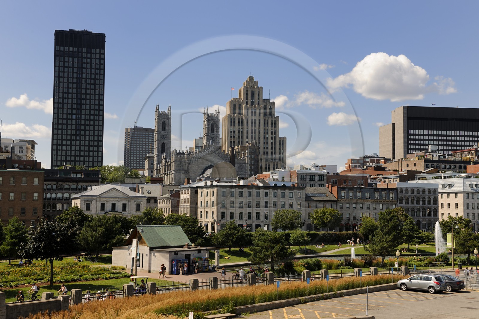 Canada, province de Québec, Montréal, quartier du Vieux-Montréal, la ville depuis le Vieux-Port