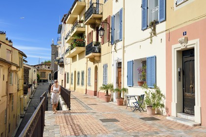 France, Alpes-Maritimes, Cannes, the old town in Le Suquet district, premiere rue du Barri