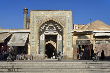 Iran, province d'Ispahan, Ispahan, Mosquée Jame, grande mosquée d'Ispahan dite aussi mosquée du vendredi, la porte qui donne sur le Grand Bazar