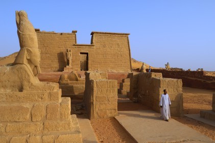 Egypte, Haute Egypte, Lac Nasser, désert de Nubie, temple de Ouadi es-Seboua ou vallée des lions