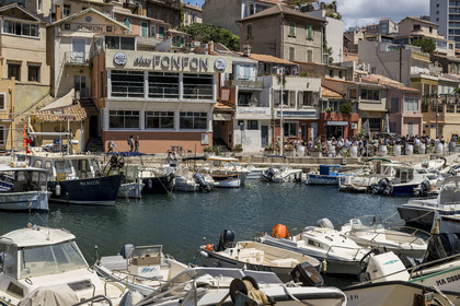 France, Bouches-du-Rhône (13), Marseille, quartier d'Endoume, le Vallon des Auffes et son petit port de pêche, restaurant Chez Fonfon