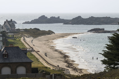 France, Côtes-d'Armor (22), Côte de Granit Rose, Trégastel, plage de la Grève Blanche