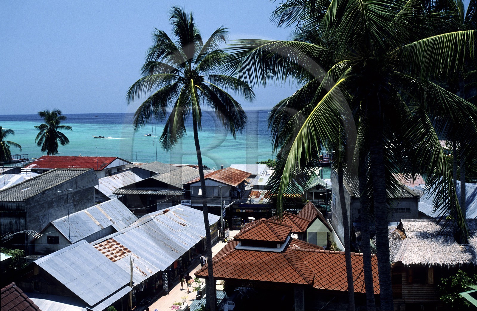 Thaïlande, Archipel de Ko Phi Phi, île de Phi Phi Don, village de Ton Sai Bay