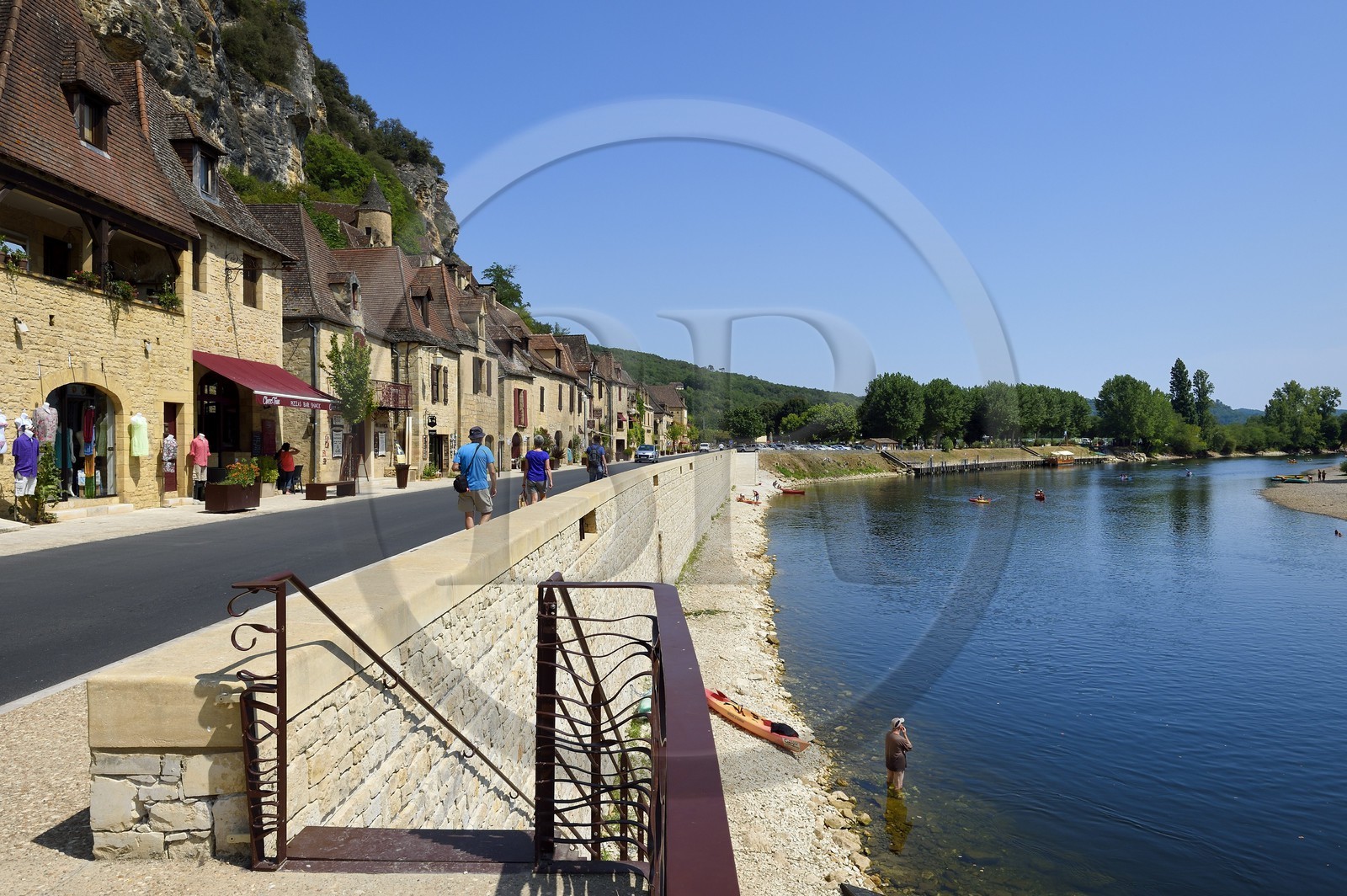 France, Dordogne, Perigord Noir, Dordogne Valley, La Roque Gageac, labelled Les Plus Beaux Villages de France (The Most Beautiful Villages of France), the village between the cliffs and the Dordogne river