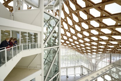 France, Moselle (57), Metz, quartier de l'Amphithéâtre, le Centre Pompidou-Metz, centre d'art conçus par les architectes Shigeru Ban et Jean de Gastines