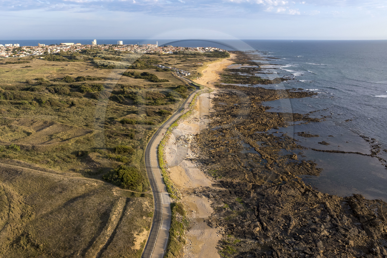 France, Vendée (85), Les-Sables-d'Olonne, plage de la Paracou (vue aérienne)