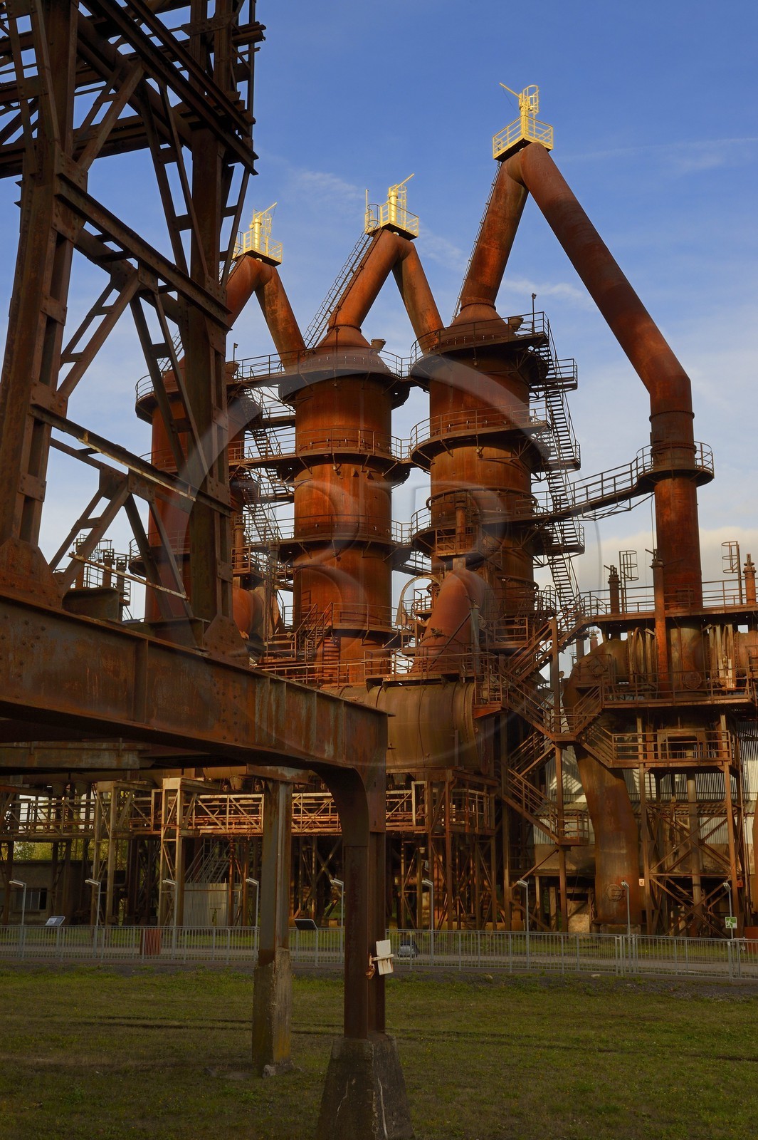 France, Moselle (57), Vallée de la Fensch, usine sidérurgique d'Uckange, Parc du Haut-fourneau U4, batiment de l'épuration des gaz