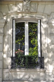France, Paris (75), immeuble haussmannien de première classe au n° 84-88 boulevard Malesherbes, detail de la facade