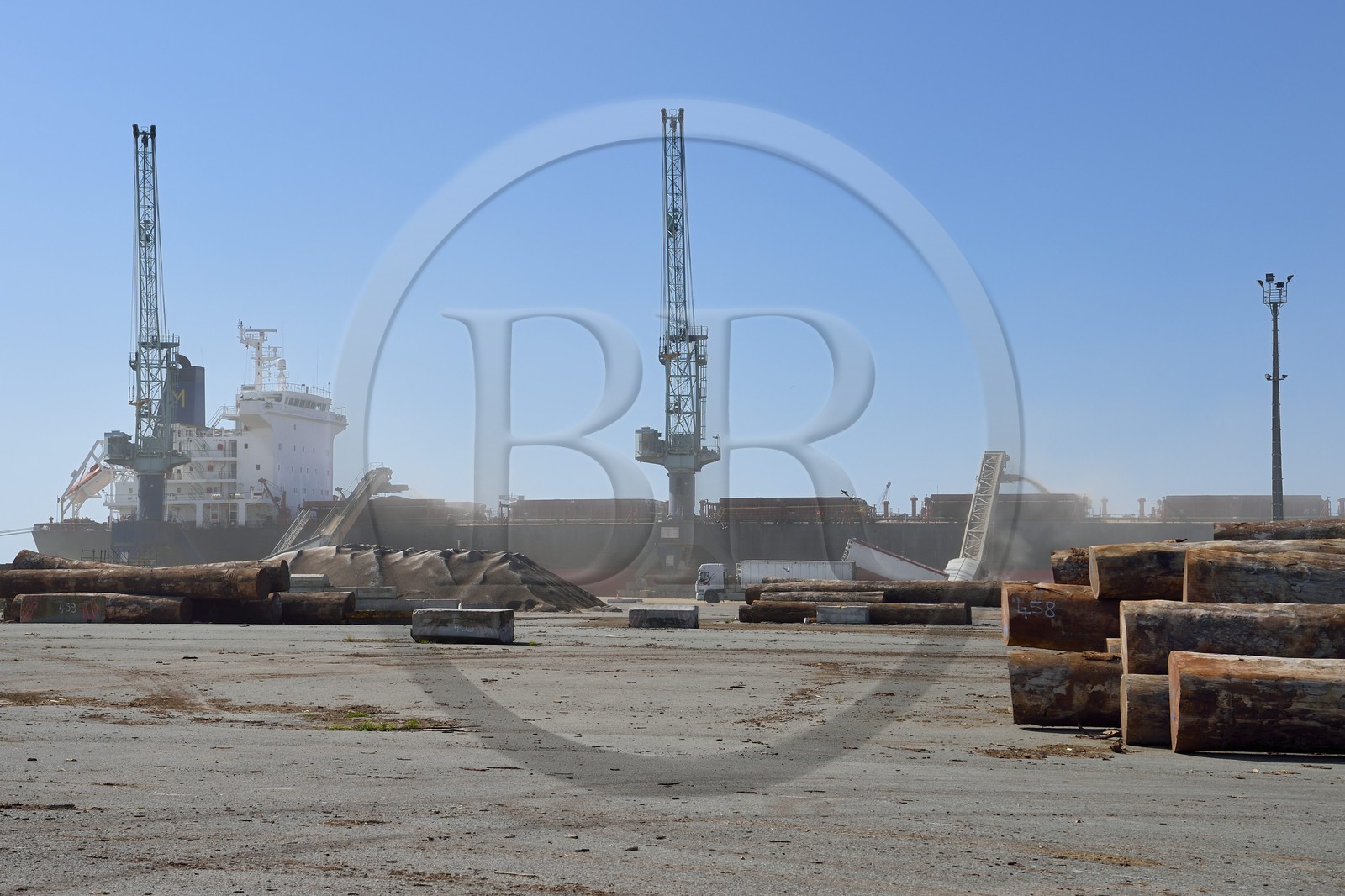 France, Charente-Maritime (17), La Rochelle, le Port Atlantique La Rochelle, chargement de céréales au port de commerce