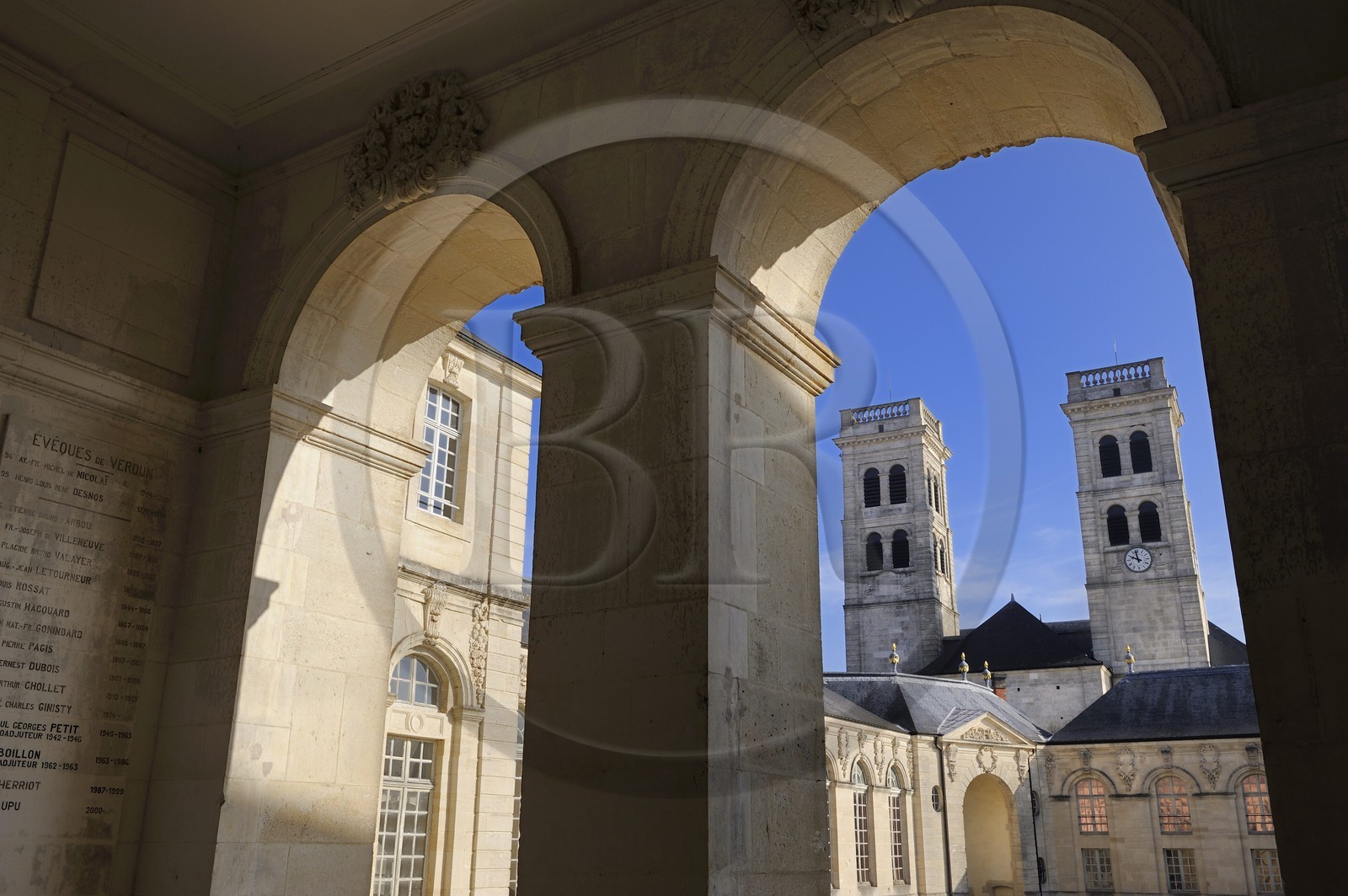 France, Meuse (55), Verdun, Ville Haute, le centre mondial de la Paix, des Libertés et des Droits de l'Homme situé dans l'ancien palais épiscopal et la cathédrale Notre-Dame du Xe siècle