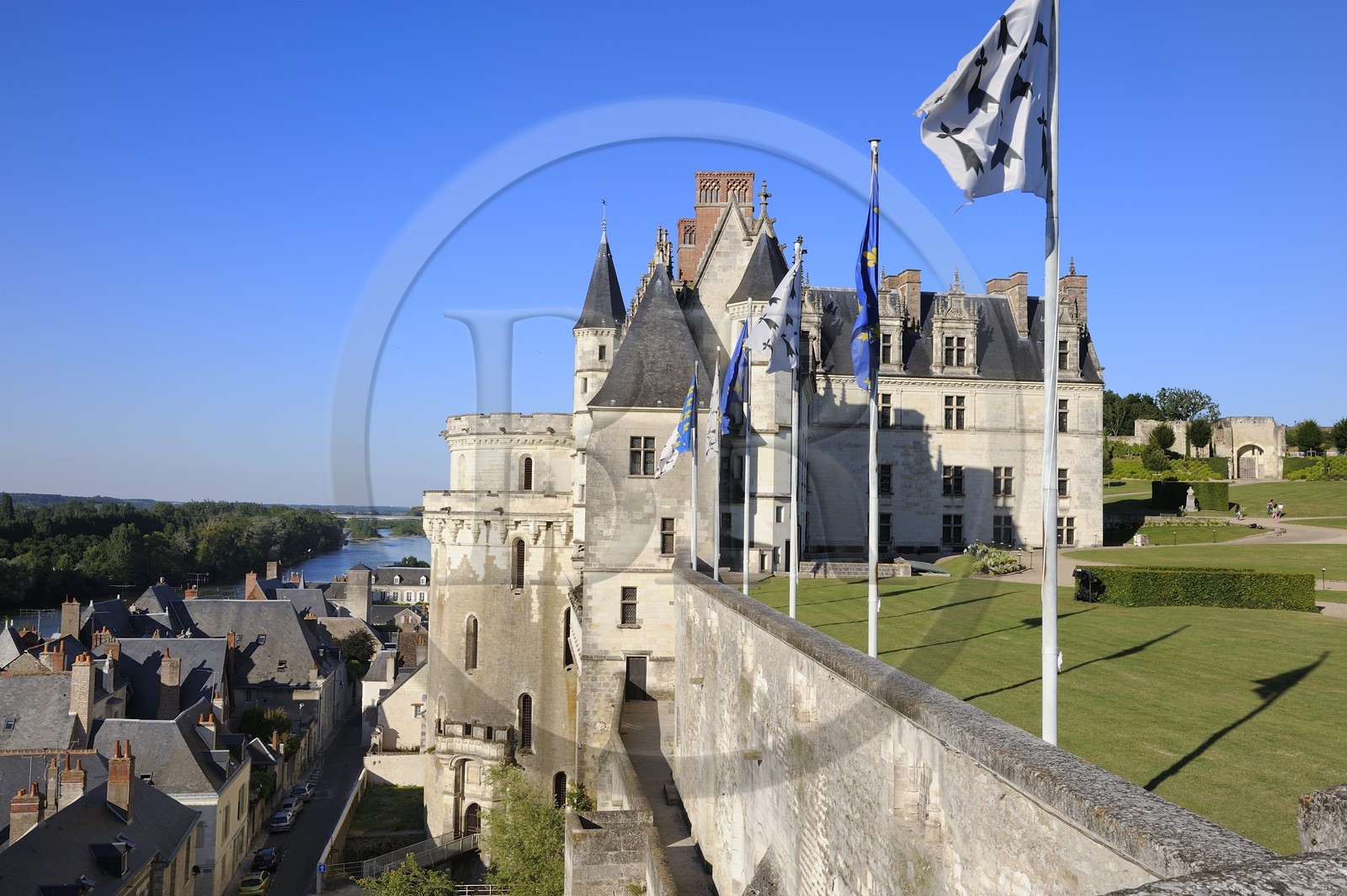 France, Indre et Loire (37), Vallée de la Loire classée Patrimoine mondial de l'UNESCO, château d'Amboise, le logis du Roi et la Tour des Minimes ou Cavalière