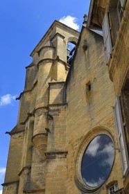 France, Dordogne (24), Périgord Noir, vallée de la Dordogne, Sarlat-la-Canéda, ascenseur dans le clocher de l'église Sainte-Marie reconvertie en marché couvert et espace culturel par l'architecte Jean Nouvel, Architecte Jean Nouvel, Mention obligatoire