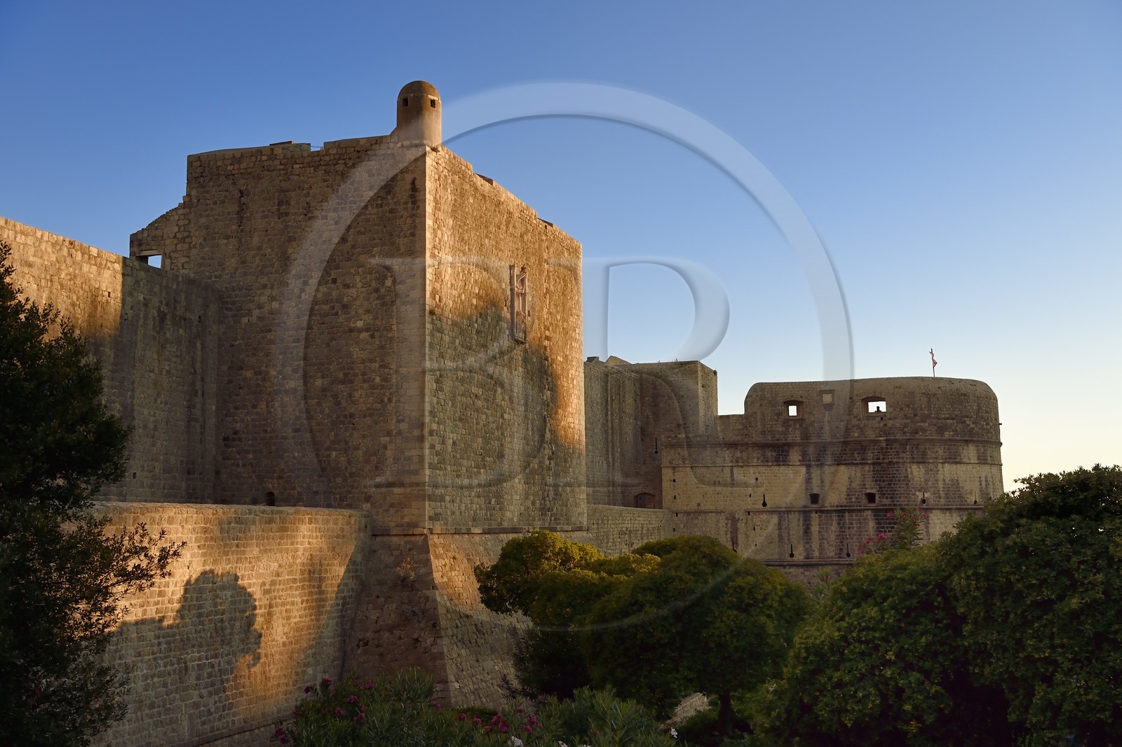 Croatie, Dalmatie, cote dalmate, Dubrovnik, centre historique classé Patrimoine Mondial de l'UNESCO, les remparts coté mer