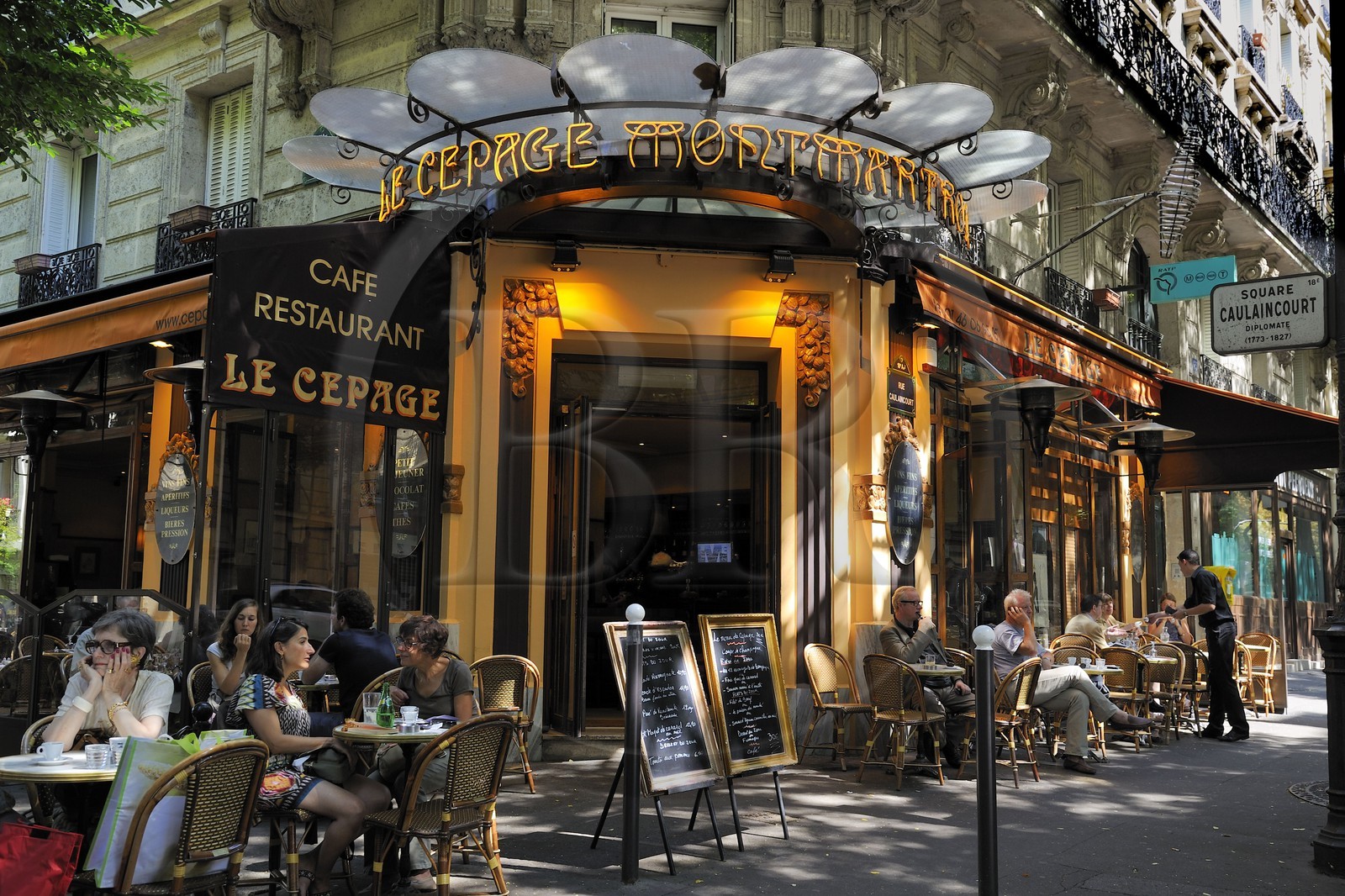 France, Paris (75), la brasserie Le Cepage Montmartrois dans la rue Caulaincourt