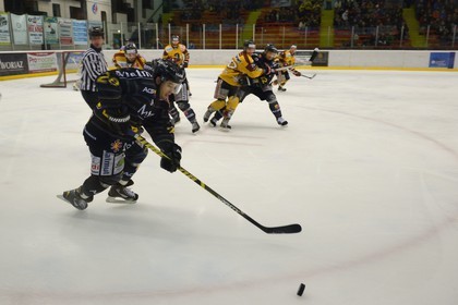 France, Haute-Savoie (74), Morzine, match de hockey sur glace du Hockey Club Morzine-Avoriaz appelé les Pingouins