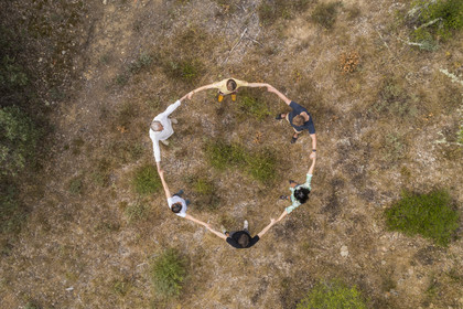 France, Var (83), Provence Verte, Bras, Académie du Bain de Forêt Provençale, forêt du domaine Le Peyrourier - une campagne en Provence, Constanze Coisne guide le Shinrin Yoku (vue aérienne)