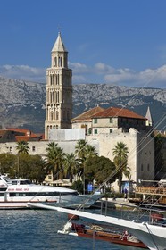Croatie, Dalmatie, cote dalmate, Split, la vieille ville romaine classée Patrimoine Mondial de l'UNESCO et le port