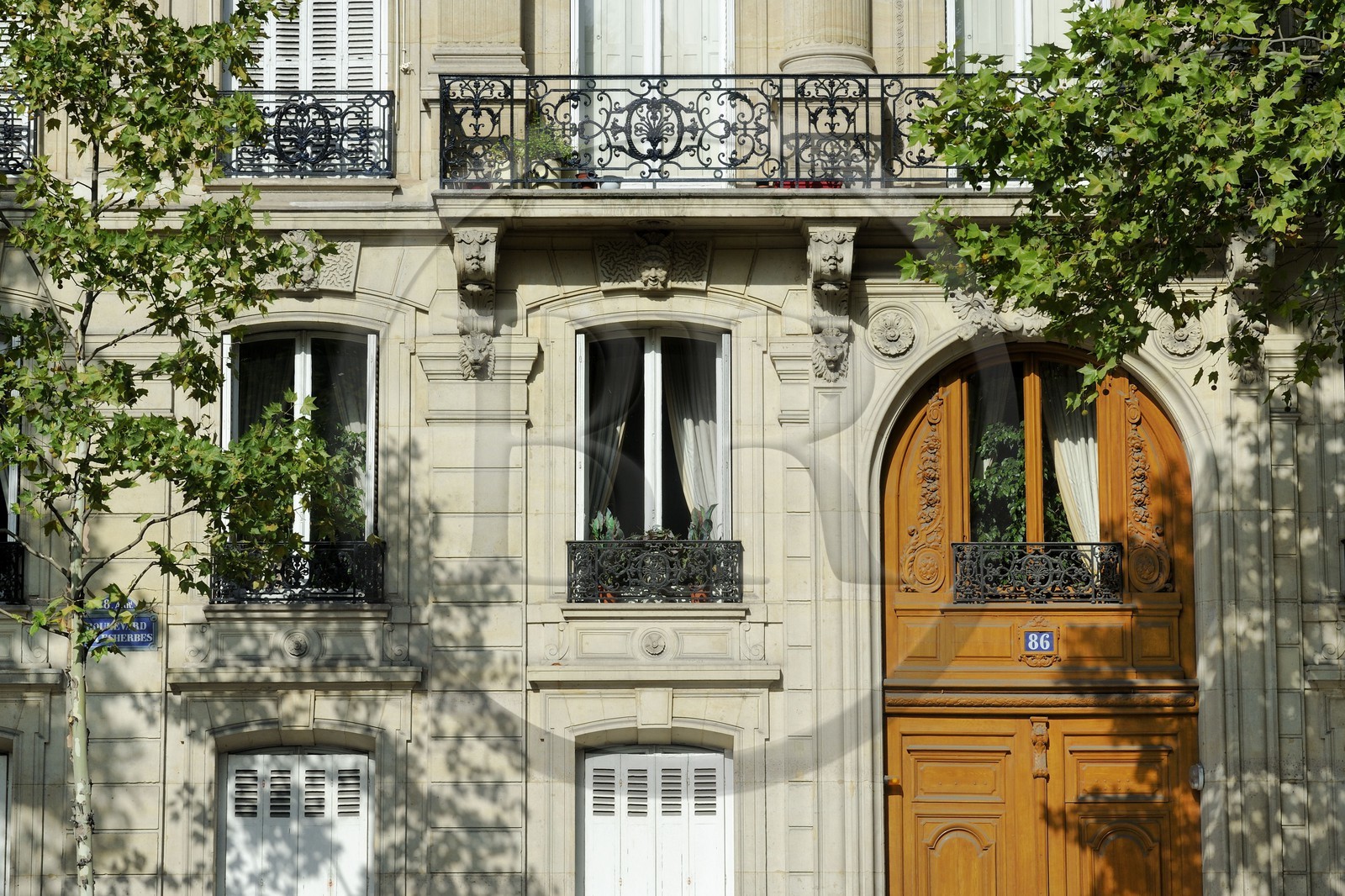 France, Paris (75), immeuble haussmannien de première classe au n° 84-88 boulevard Malesherbes, detail de la facade