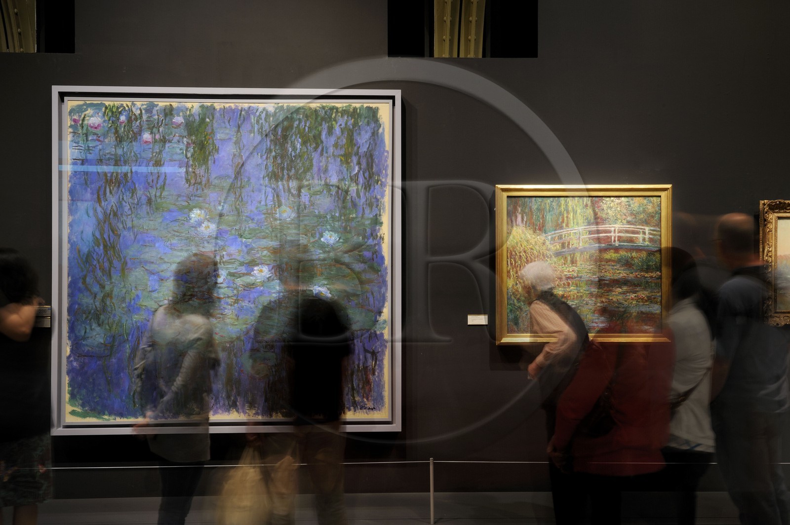 France, Paris (75), le musée d'Orsay, Nymphéas bleus et Le bassin aux nymphéas de Claude Monet