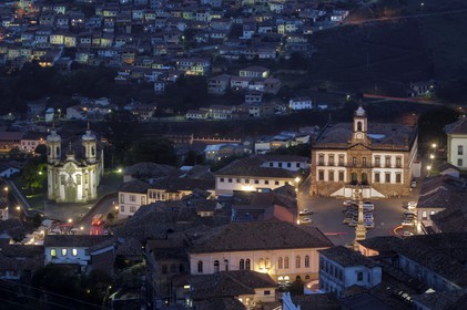 Brésil, état du Minas Gerais, Ouro Preto, centre historique classé Patrimoine Mondial de l' UNESCO, igreja de Sao Francisco de Assis, église Saint-François d' Assise et Museu da Inconfidencia (Route de l' or, Estrada Real)