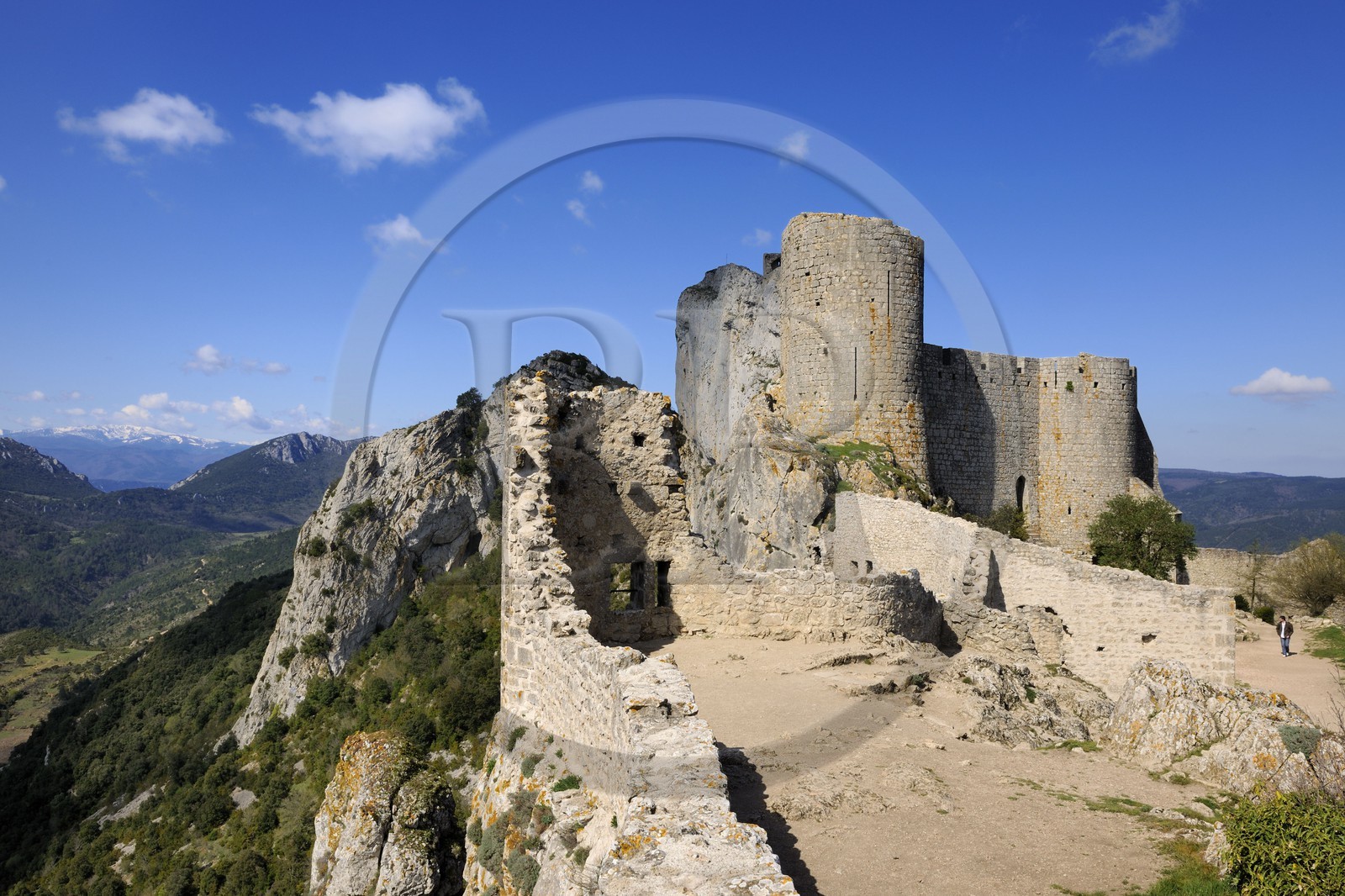 France, Aude (11), Pays Cathare, le château de Peyrepertuse du XIIe siecle, donjon de la cour basse