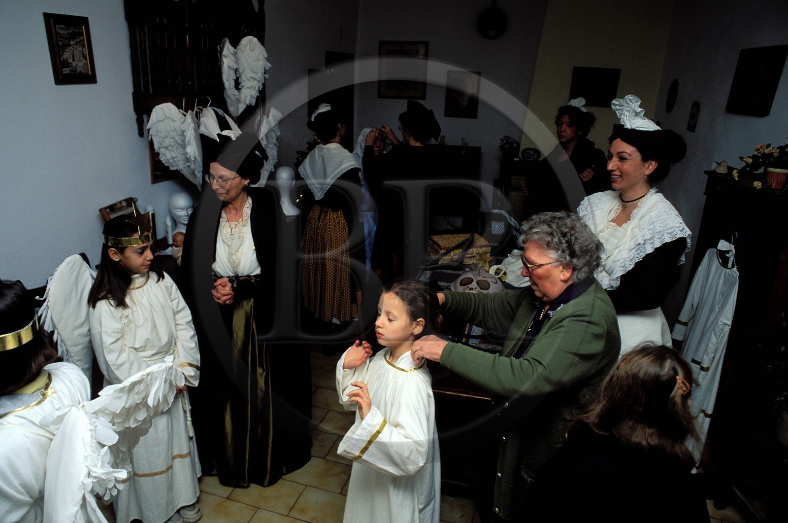 France, Bouches-du-Rhône (13), Les Baux-de-Provence, labellisé Les Plus Beaux Villages de France, fêtes de Noël, préparatifs de la messe de minuit