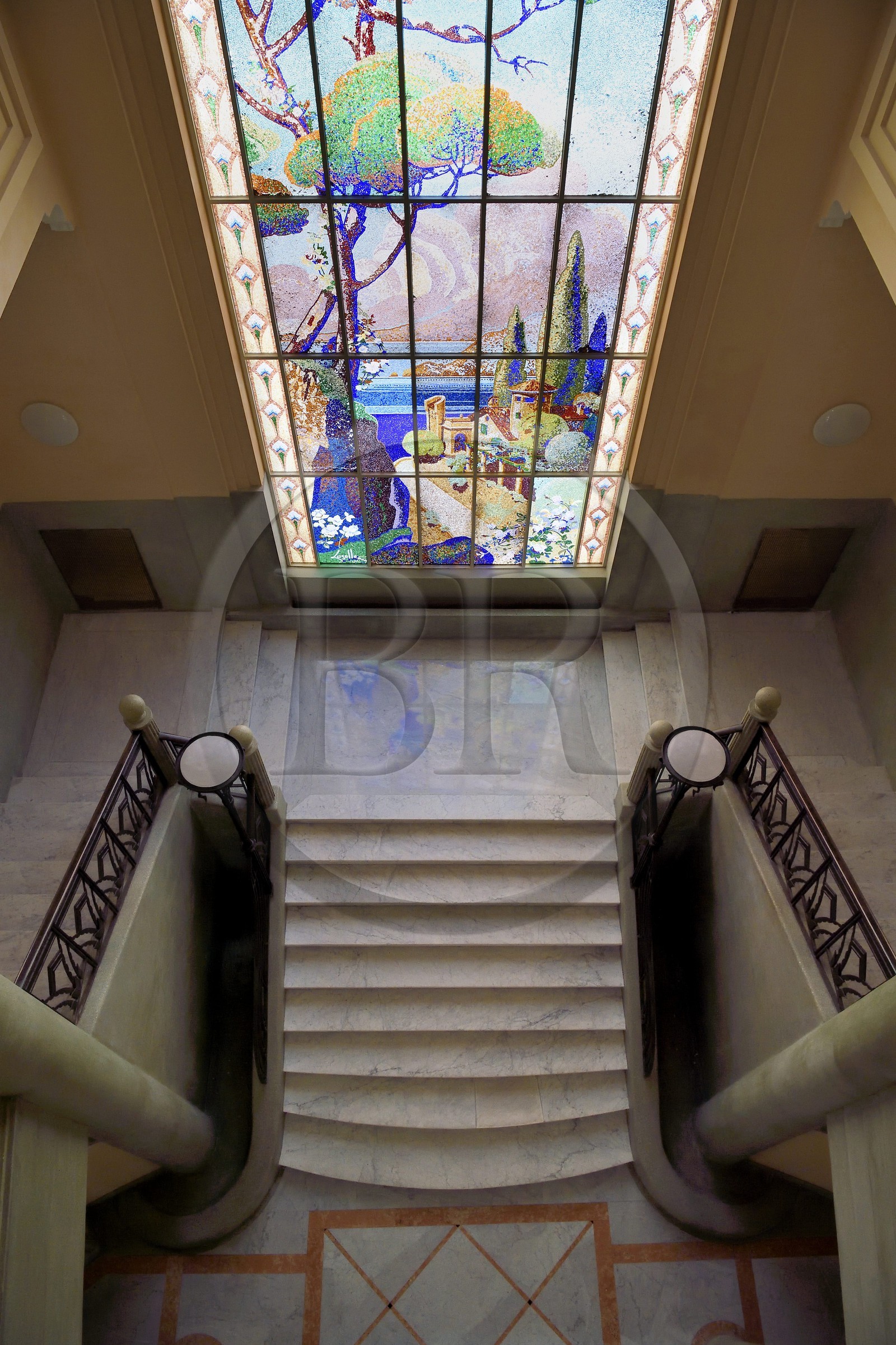 France, Alpes-Maritimes (06), Nice, quartier des Baumettes, l'immeuble Art déco Le Gloria Mansions, le grand hall d'entrée, c au mètre carré