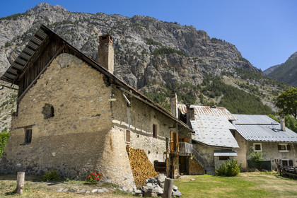 France, Hautes Alpes (05), Nevache, village de Plampinet, une vieille ferme