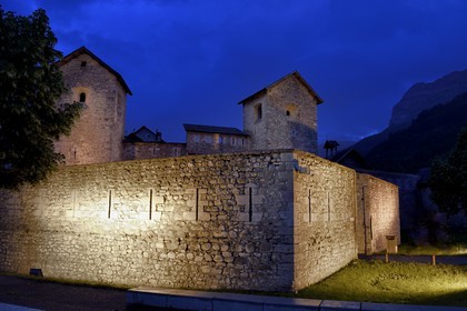 France, Alpes de Haute Provence, Parc National du Mercantour (Mercantour National Park) and Vallee du Haut Verdon, Colmars les Alpes fortified by Vauban in the late 17th century, outer wall of the Porte de Savoie