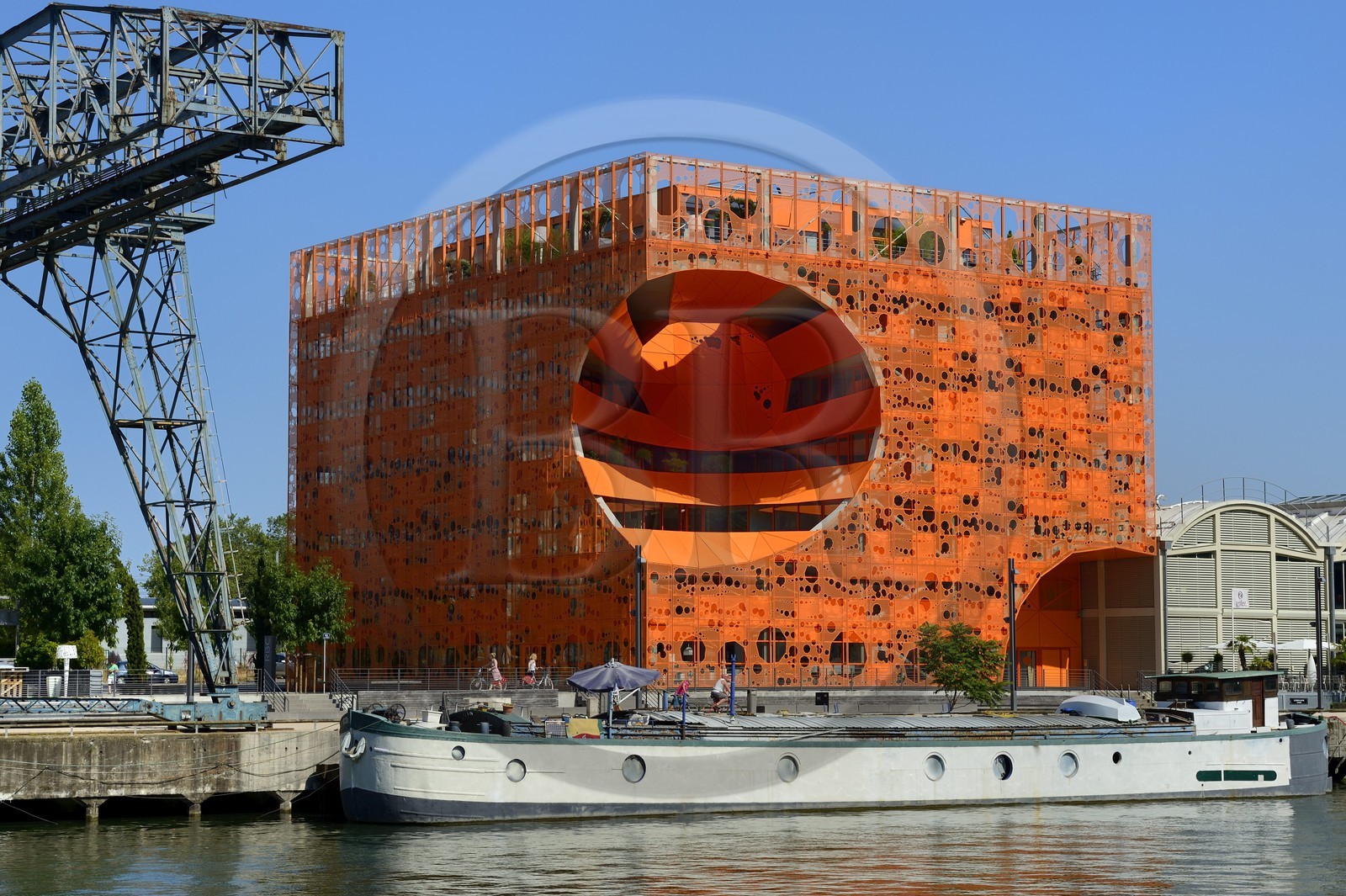 France, Rhone, Lyon, La Confluence new district in the South of the Presqu'ile (Peninsula), Quai Rambaud, the Orange Cube by Dominique Jakob and Brendan MacFarlane architects
