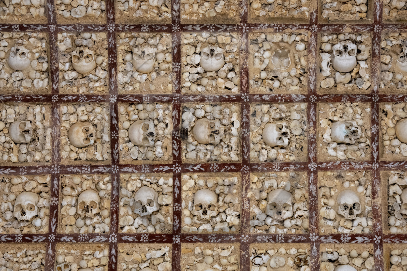 Portugal, Algarve, Faro, la vieille ville, église do Carmo, la chapelle aux os (La Capela dos Ossos)