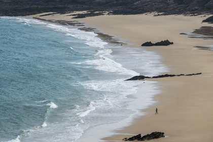 France, Côtes d'Armor (22), Grand Site de France Cap d'Erquy – Cap Fréhel, Erquy, plage (naturiste) de Lourtouais à l'Est du Cap d'Erquy
