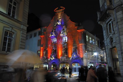 France, Bas Rhin (67), Strasbourg, decoration de la facade du celebre chocolatier Christian Meyer a Noel