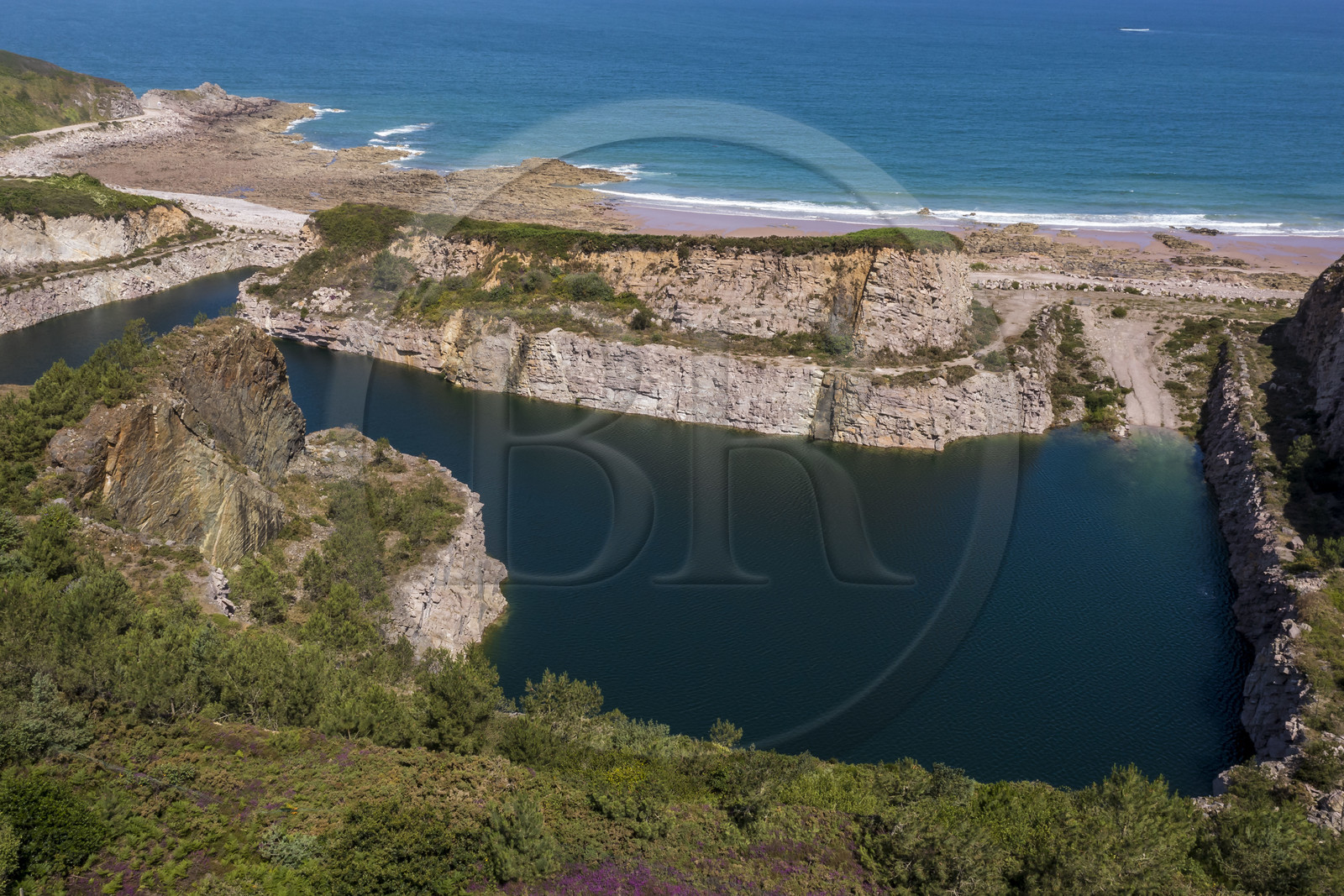 France, Côtes d'Armor (22), Grand Site de France Cap d'Erquy – Cap Fréhel, les carrières de Fréhel (vue aérienne)