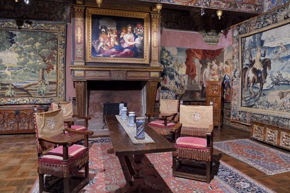 France, Dordogne (24), Périgord Vert, Bourdeilles, chateau de Bourdeilles, le chateau Renaissance, le Salon doré, salon d'apparat qui présente une importante collection de mobiliers