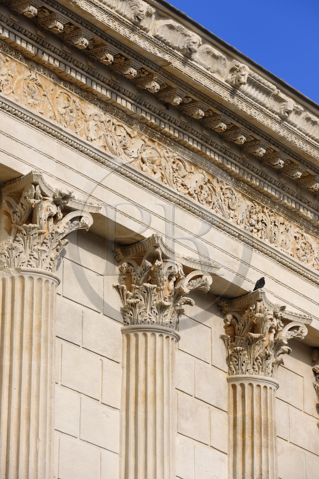 France, Gard (30), Nimes, la Maison Carrée, ancien temple romain du Ier siècle avant JC, Musée d'Art Contemporain