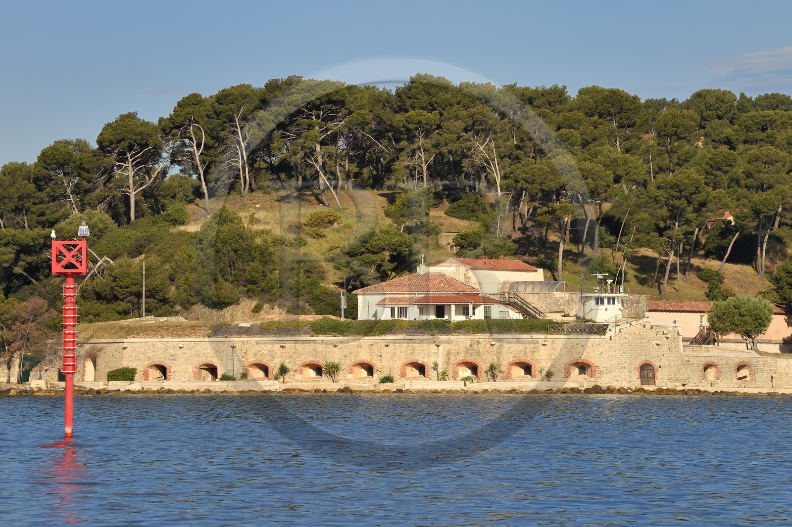 France, Var (83), la rade de Toulon, La Seyne-sur-Mer, le Fort de l'Eguillette sur la corniche Bonaparte