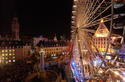 France, Nord (59), Lille, comme tous les Noël, la grande roue est sur la Grand' Place (place Charles de Gaulle)