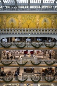 France, Paris, the La Samaritaine department store during the Christmas holidays