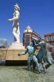 France, Alpes-Maritimes (06), Nice, quartier du Vieux-Nice, place Masséna, la Fontaine du Soleil et la statue d'Appollon