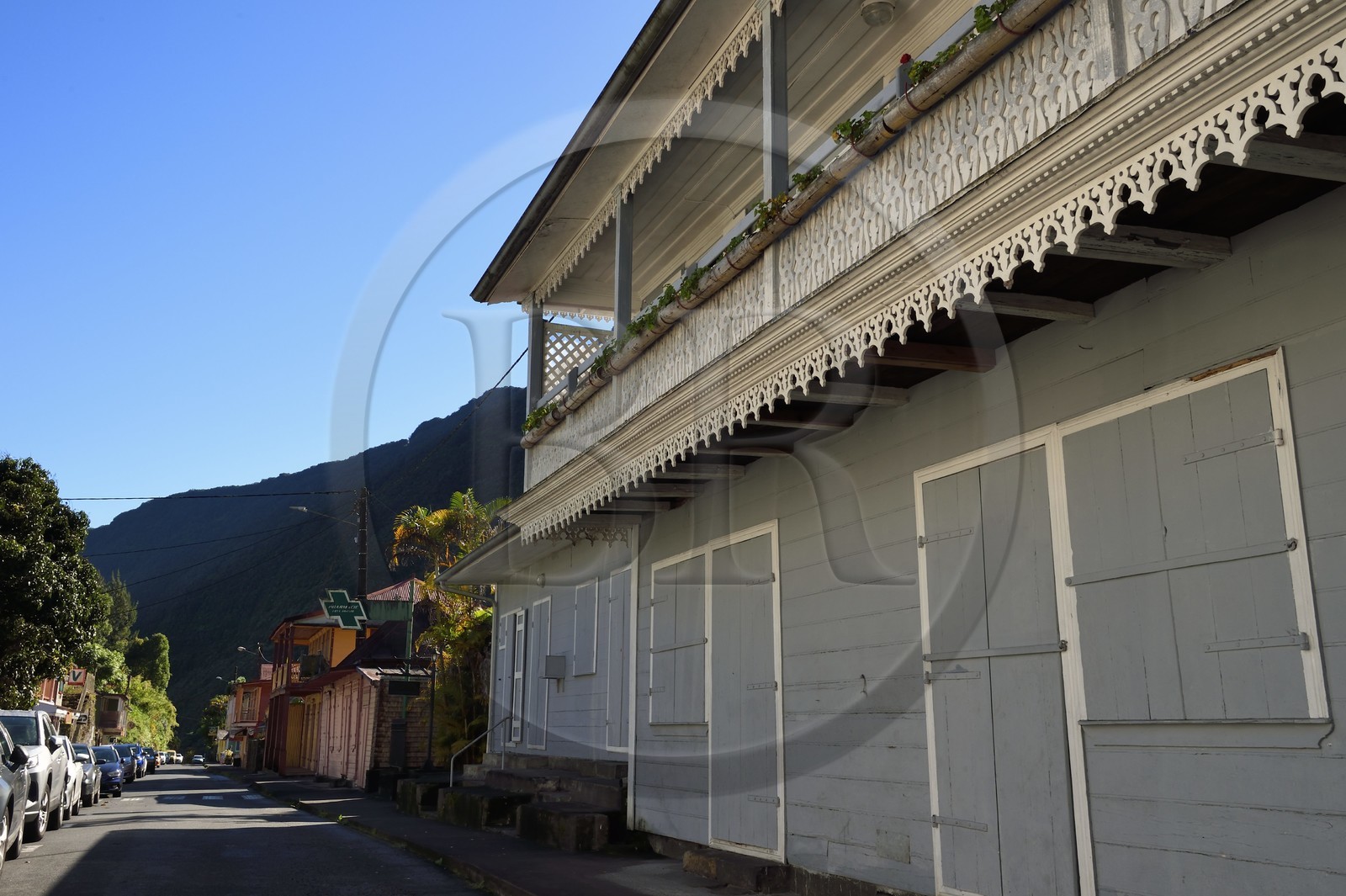 France, Ile de la Reunion, Cirque de Salazie, classé Patrimoine Mondial de l'UNESCO, Hell-Bourg, labellisé les Plus Beaux Villages de France, la rue principale rue du Général De Gaulle