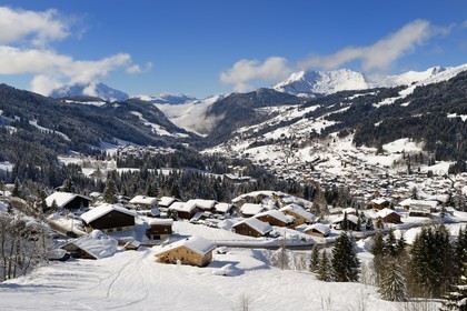 France, Haute-Savoie (74), Morzine, la vallée d'Aulps, massif du Chablais, domaine skiable des Portes du Soleil,