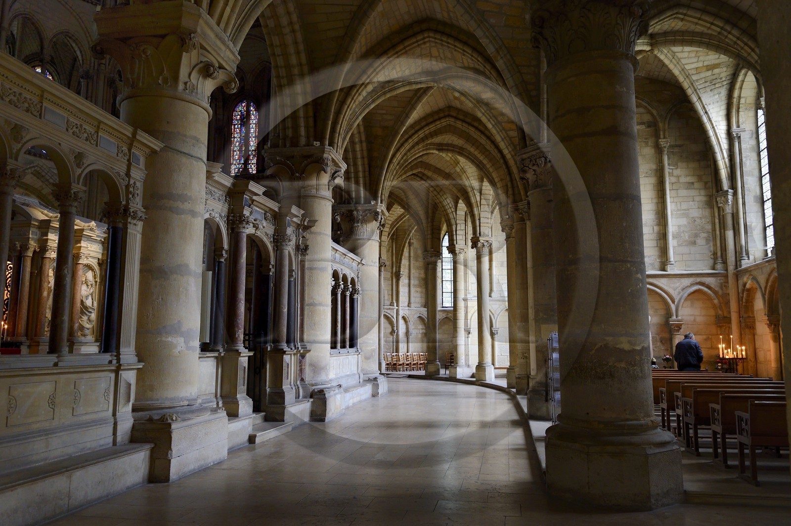 France, Marne (51), Reims, la basilique Saint-Rémi classée Patrimoine Mondial de l'UNESCO, construite aux alentours de l'An mil, le tombeau de saint Rémi dans le chœur