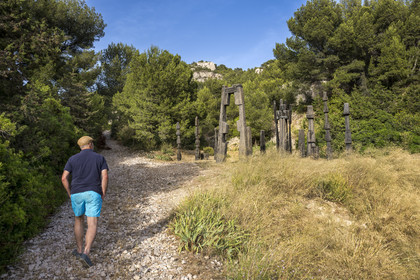 France, Bouches-du-Rhône (13), Marseille, quartier des Goudes, La Friche de l'Escalette dans les ruines d’une ancienne usine de traitement de plomb, L'été de la forêt (1964-1966) de l'artiste François Stahly